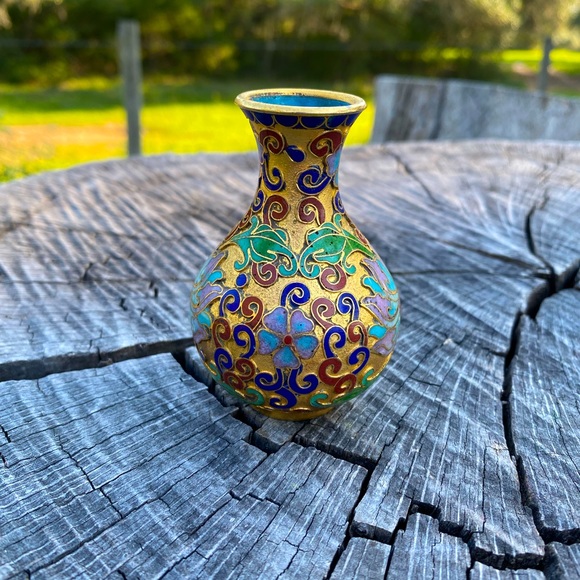 ⭐️❤️HOST PICK ❤️⭐️VTG Asian Cloisonne & Enameled Brass Floral Vase - Picture 4 of 6
